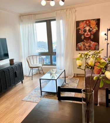 Spacious one bedroom flat opposite station