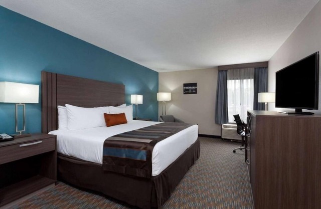 Spacious Orlando Stay Near Magic Kingdom + Universal Studios – Minutes to Dining