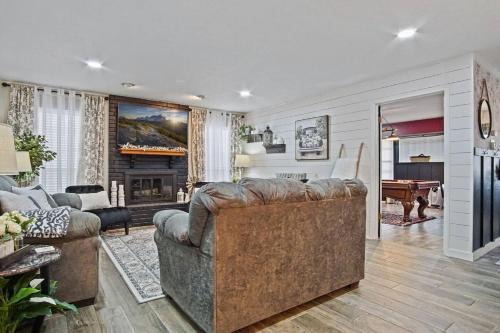 Spacious Ou Hideaway Hot Tub Pool Table