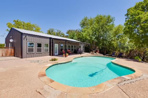Spacious Palo Pinto Home Private Dock and Pool
