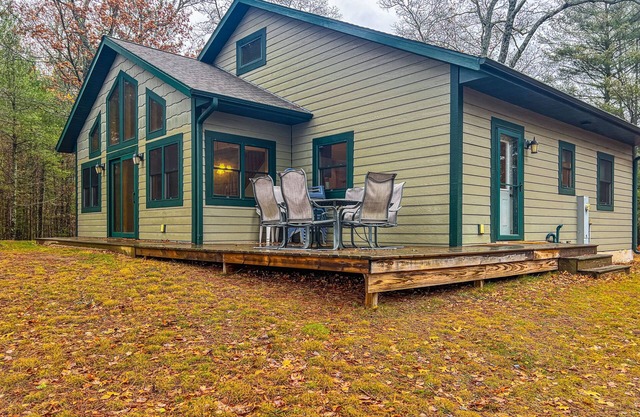 Spacious & peaceful lakefront villa with fire pit, patio, grill, & amazing views