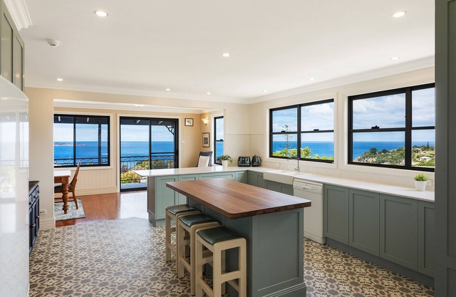Spacious Penthouse Residence with Panoramic Ocean Views