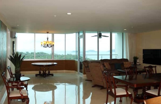 Spacious Penthouse With Pool in Playa Bonita