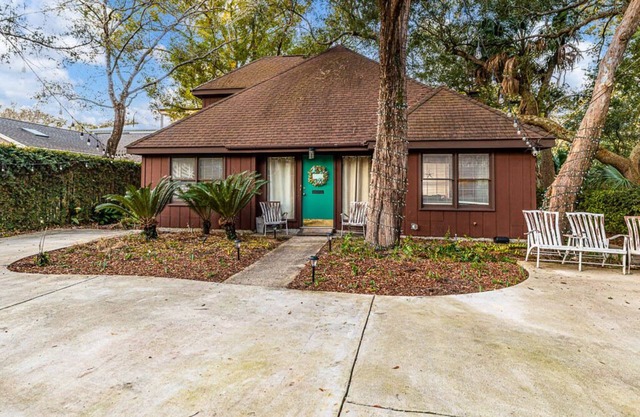 Spacious Pet Friendly 3 BR 3 BA house that is a 5 minute walk to the beach