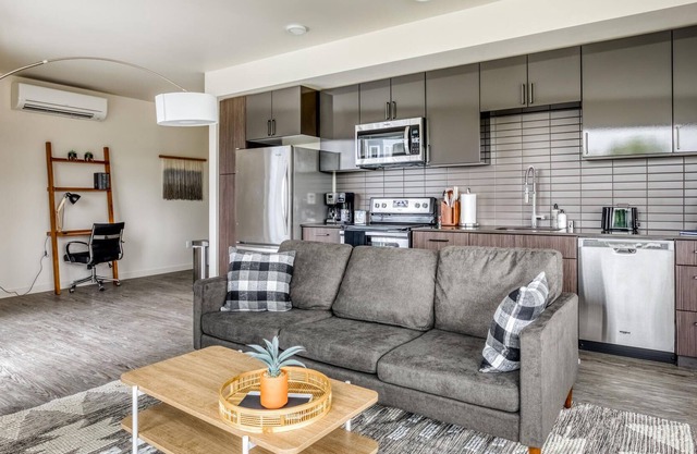 Spacious & Pet-Friendly 2BR in Redmond w/ Gym