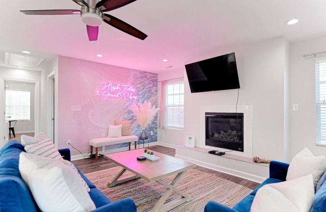 Spacious, Pet Friendly Whole House, 1 block from the Beach