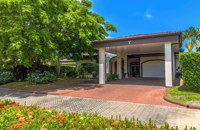 Casa 81 - Private community house with pool