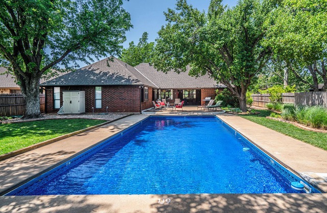 Spacious Poolside Retreat with Shade Trees - 4 Bedrooms 2 Bathrooms
