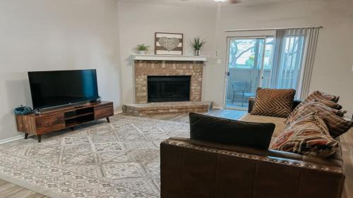 Spacious Poolside Oasis with Easy Access & Parking