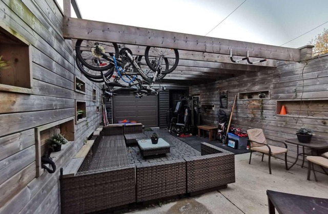Spacious Private Room in Central Downtown Toronto,close to University of Toronto