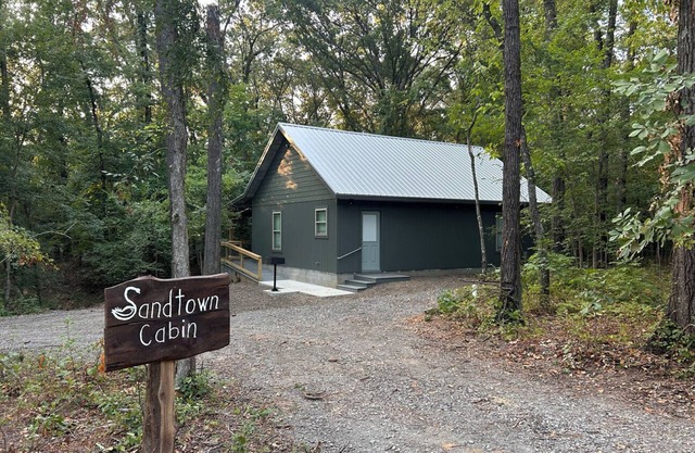 Spacious & Private Sandtown Cabin in Vian, OK