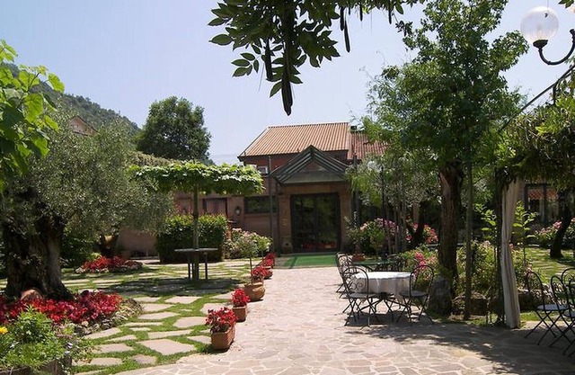 Habitación cuádruple rodeada de vegetación - cerca de Montecassino