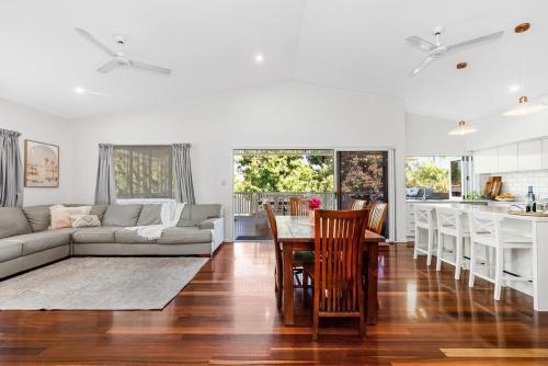 Spacious Queenslander Retreat