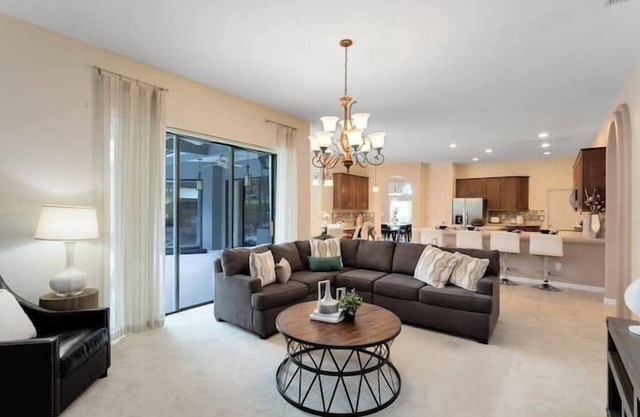 Spacious & Quiet 5 BR/3BA w/Pool and Hot Tub Close to the Magic of Disney