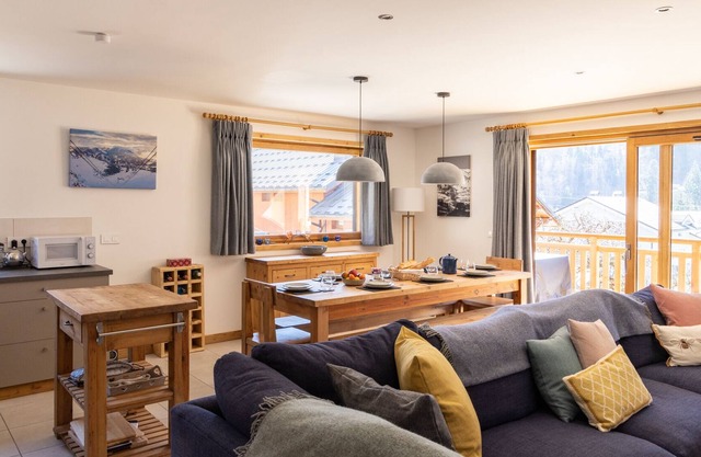 Spacious quiet apartment in the centre of Bozel