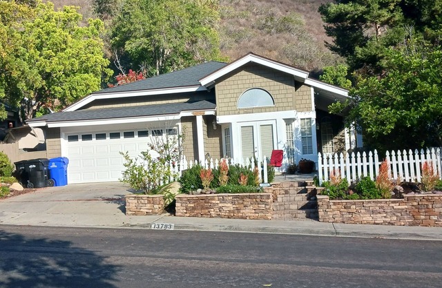 Large ranch: 3 bedroom, 2.5 bath 2100sf - 1 story