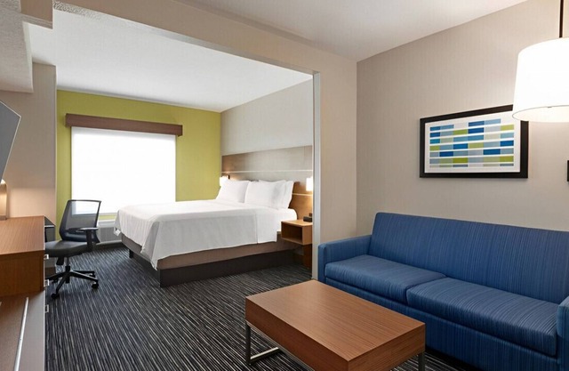 Spacious & Relaxing Suite with a Touch