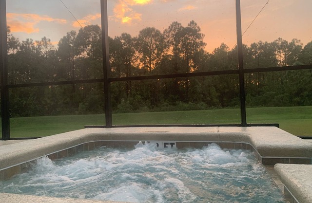 Spacious relaxing villa very close to Disney and Universal