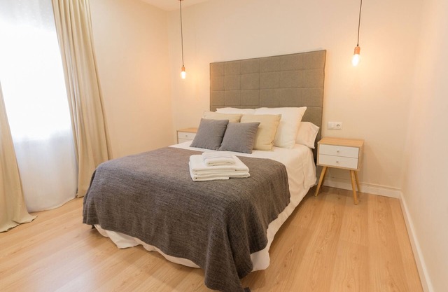 Apartamento Renovado con 2 Dormitorios y Parking, a Minutos de Calle Laurel en Logroño