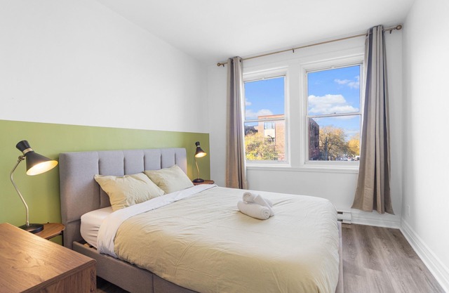 SPACIOUS RENOVATED APARTMENT SLEEPS 12
