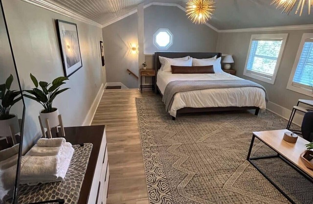 Spacious Retreat for Large Groups