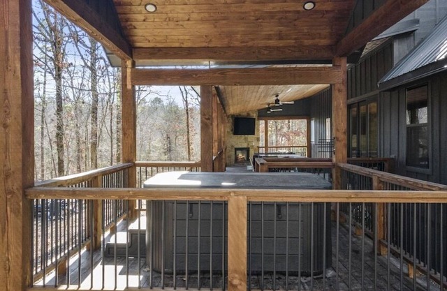 Celebrate Freedom | 6BR Cabin + Creek + Stars
