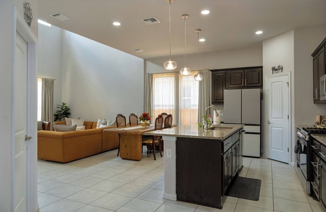 Spacious Retreat - w/ 3 King Beds - Boats for rent