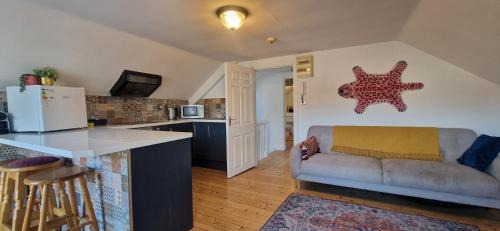 Spacious Riverside 2Bd Mid City - Above Bar&Venue