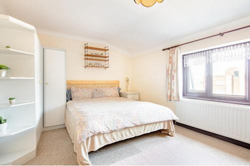 Spacious Room 2 mins from station