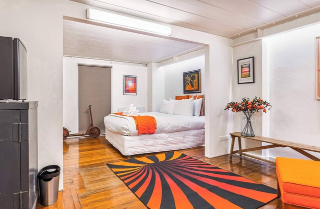 Spacious Room in Unique K Road Apartment