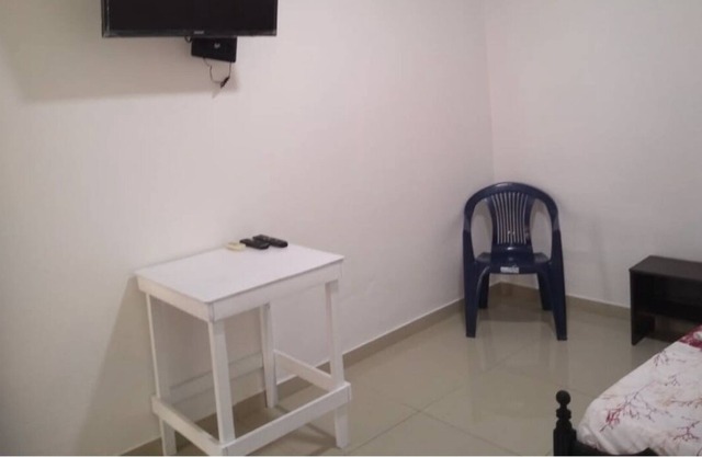 Habitación amplia aire acondicionado y baño privado