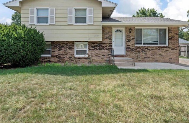 Spacious & Roomy 4BR Home in Central DSM