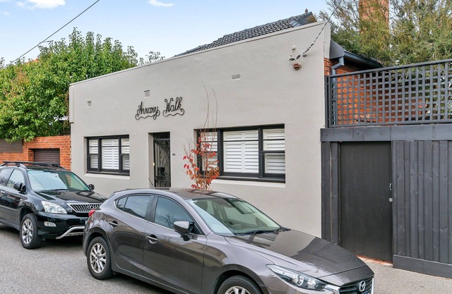 Spacious, Stylish House with Private Courtyard near Shops, Cafes, Beach and Tram