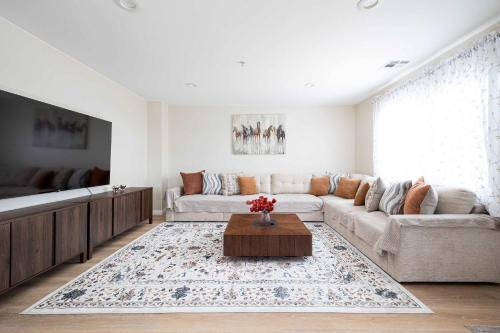 Spacious San Diego Home Family friendly with Free Parking