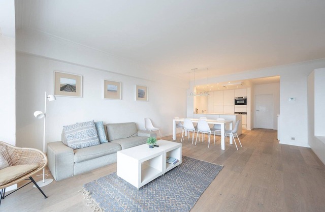 Amplio apartamento junto al mar