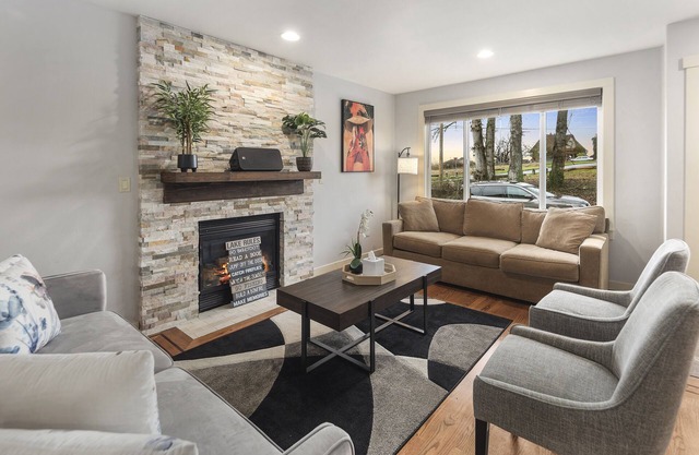 Spacious Seattle Home W/ Gameroom ~ Near Sea-Tac Airport!