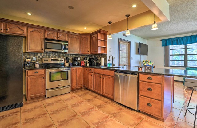 Spacious Sebring Getaway w/Solar Panel Pool, Gas Fire Pit & Grill!