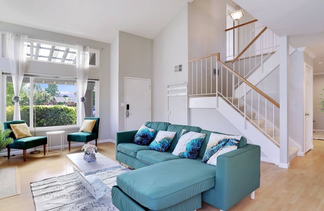 SPACIOUS, SERENE HOUSE 4BR IN THE HEART OF FREMONT ( PET- FRIENDLY!)