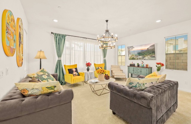 Spacious single house/Large kitchen/6BD/4BA/8beds