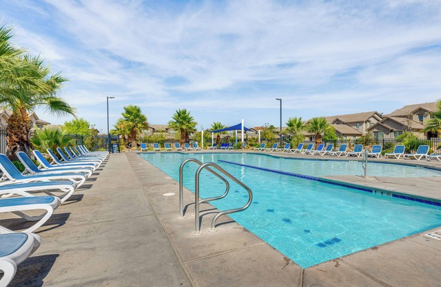 Spacious St George Townhome: Office & Pool Access