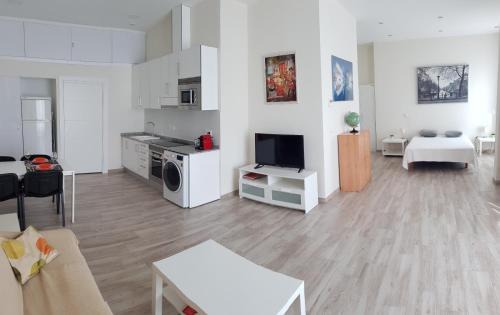 Spacious studio apartment in Cabanyal