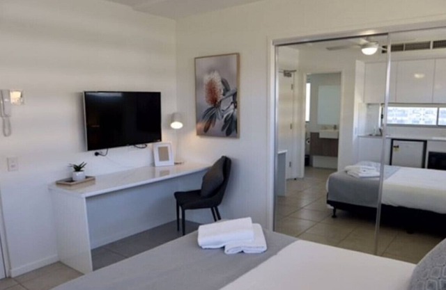 Spacious Studio Apt opp Hospital