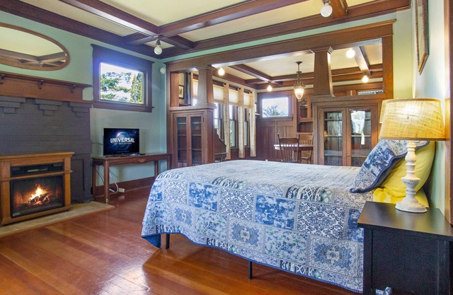 ¡COTIZADA RECIENTEMENTE! ¡EN EL DOWNTOWN FRIDAY HARBOR! Suite Explorer