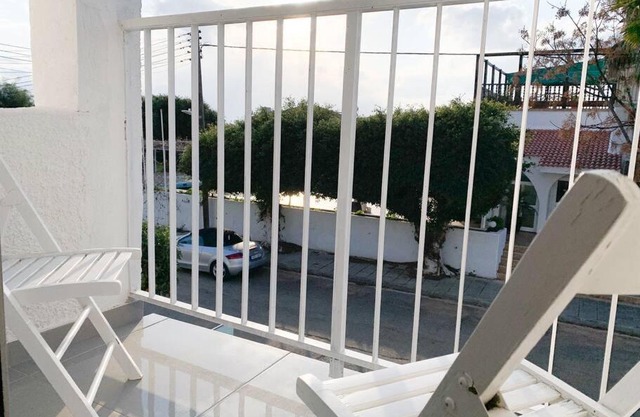Spacious studio - short walk from Nissi beach!
