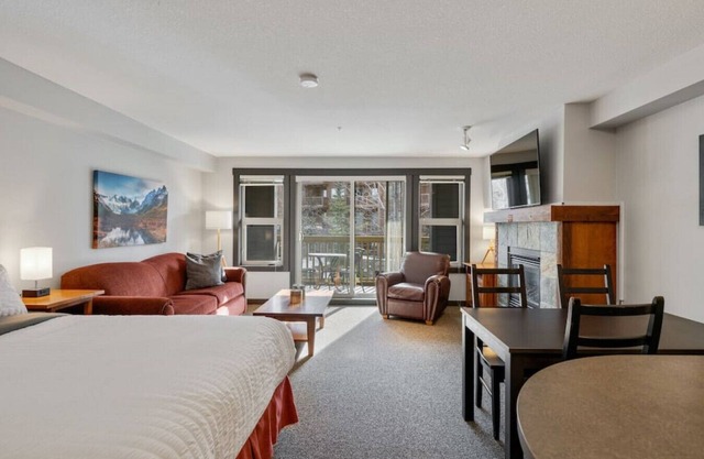 SPACIOUS Studio | Ski In/Out | Pool & Hot Tubs | In the Heart of PANORAMA RESORT