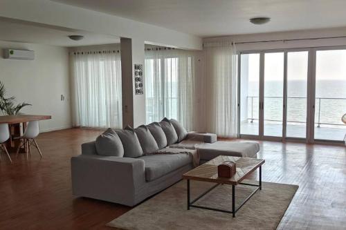 Spacious & Stunnig Ocean View