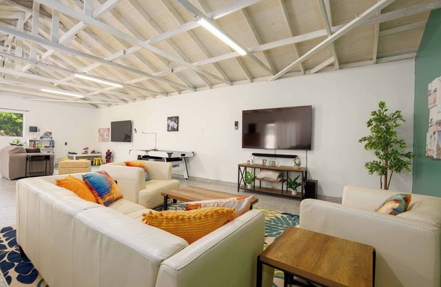 Spacious & Stylish 4BR Home near Huntington Beach