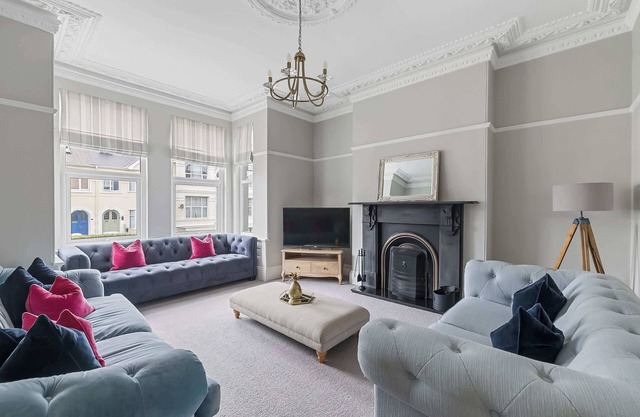 Spacious & Stylish 5-bedroom Edwardian Townhouse in Plymouth