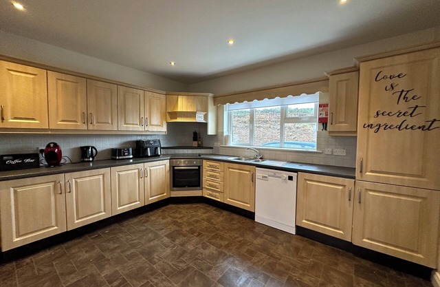 Spacious & Stylish 5-Bedroom Home with Stunning Views in Malin Head: Drim