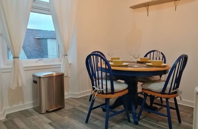 Spacious Stylish Centrally Located Flat near beach